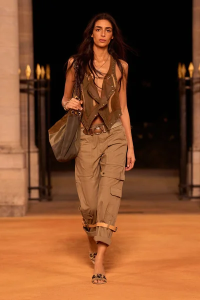 Look 17